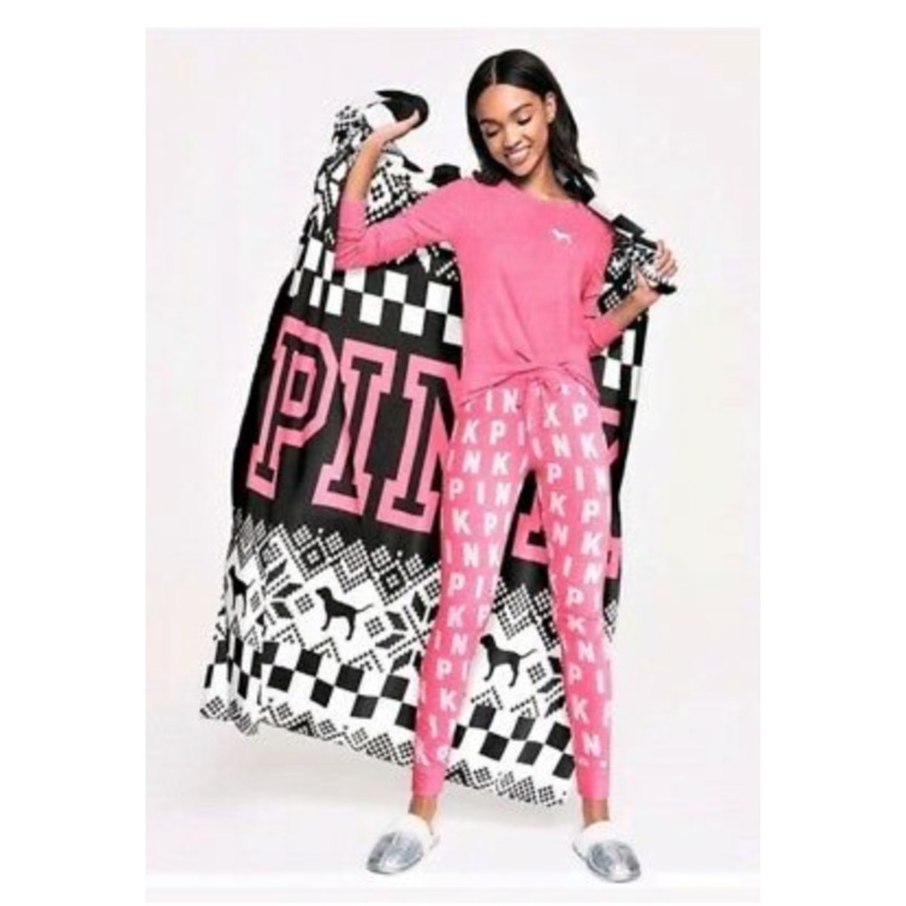 NEW VS PINK cozy blanket